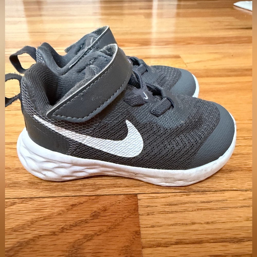 Nike Velcro Sneakers Toddler Size 5
